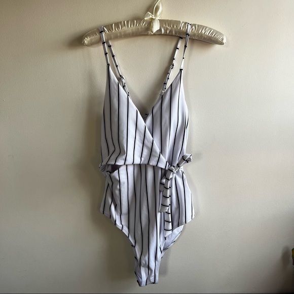 Cupshe Swimsuit with pinstripes